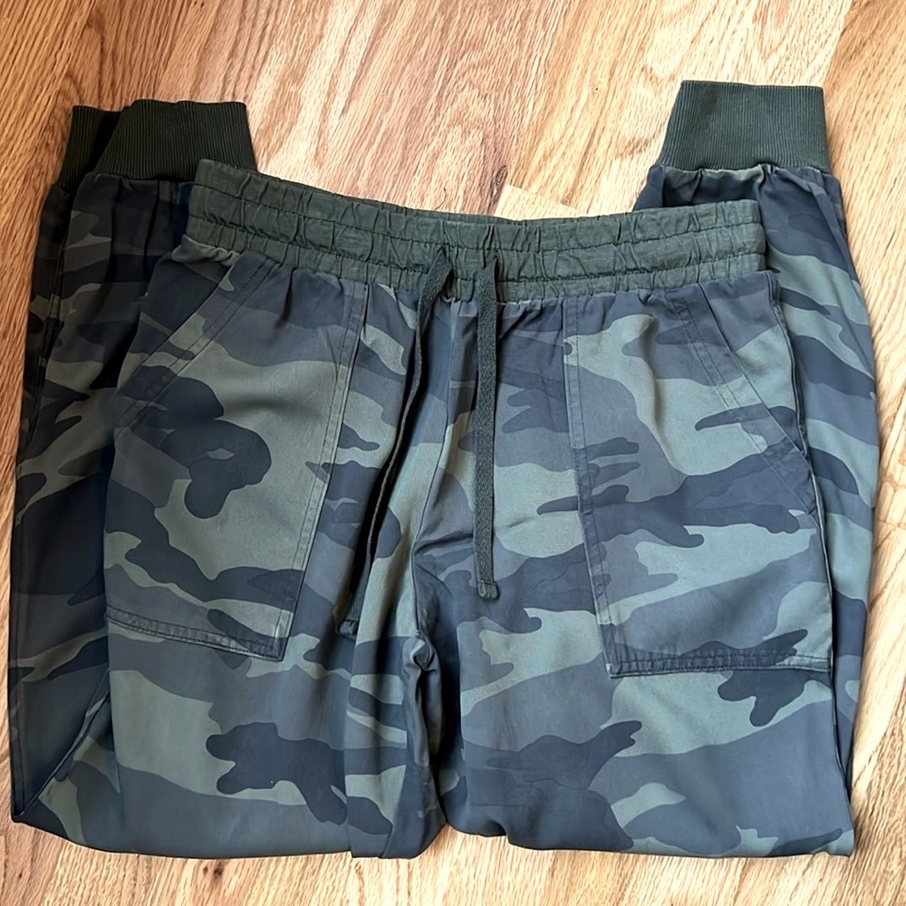 Splendid Camo Pants Size Small
